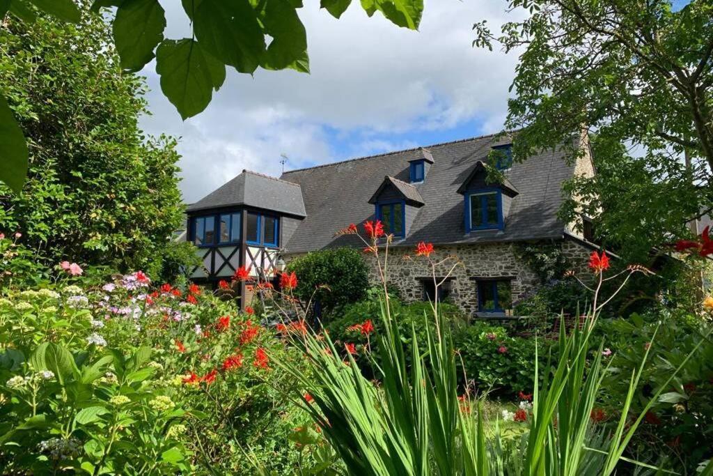 Maison En Pierre Dans Son Nid De Verdure Roz-Landrieux Экстерьер фото