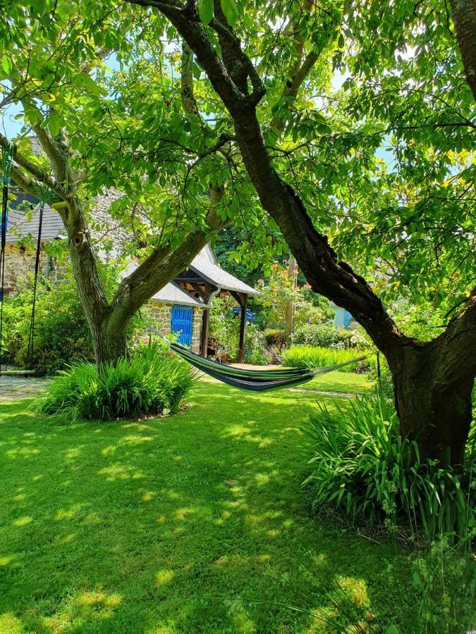 Maison En Pierre Dans Son Nid De Verdure Roz-Landrieux Экстерьер фото