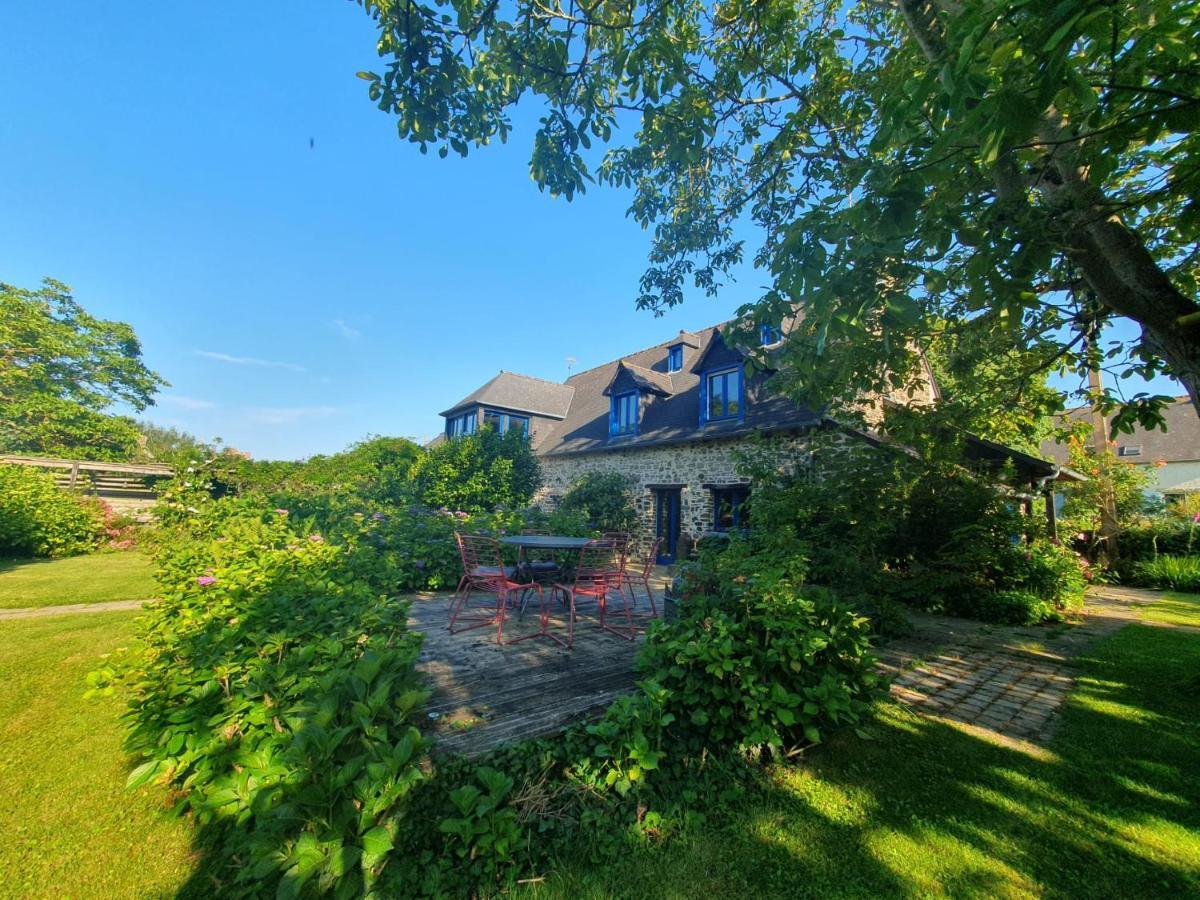Maison En Pierre Dans Son Nid De Verdure Roz-Landrieux Экстерьер фото