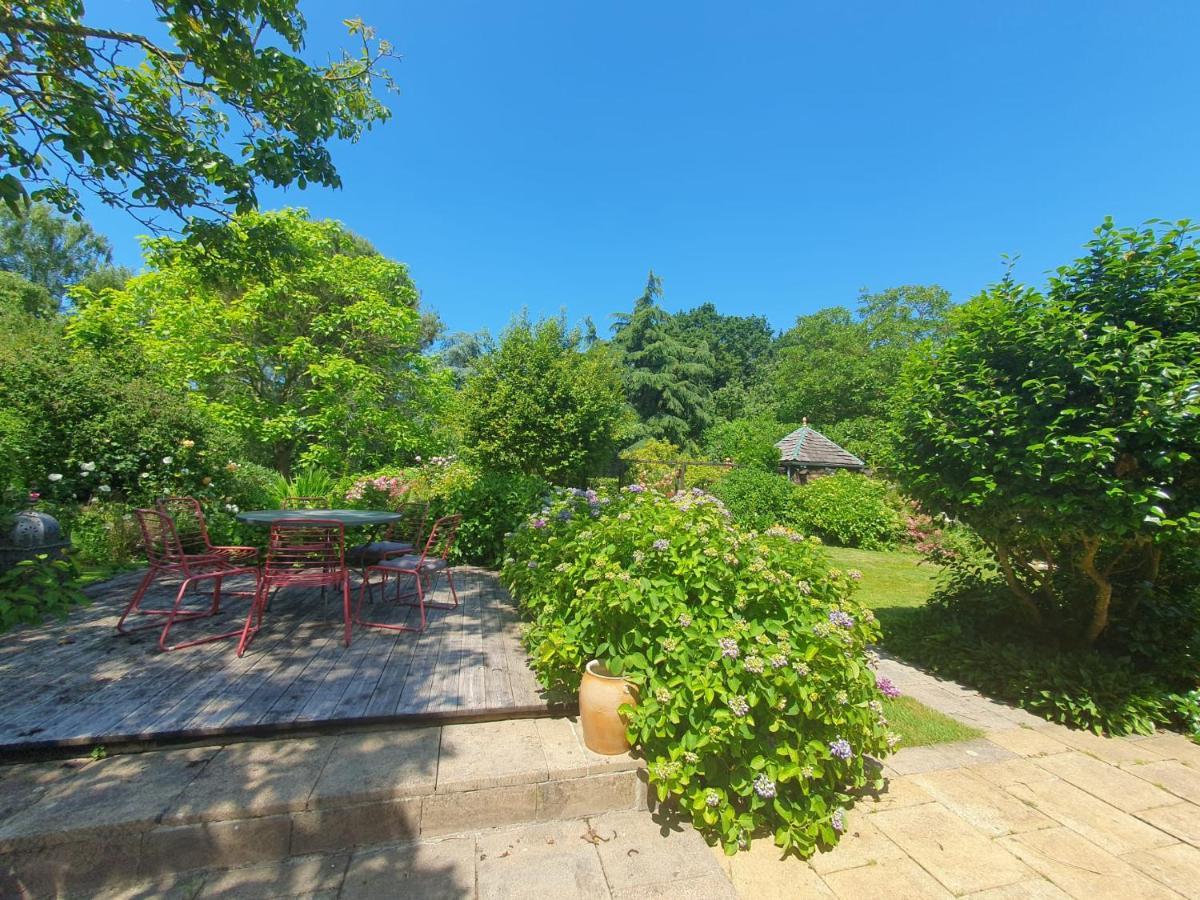 Maison En Pierre Dans Son Nid De Verdure Roz-Landrieux Экстерьер фото