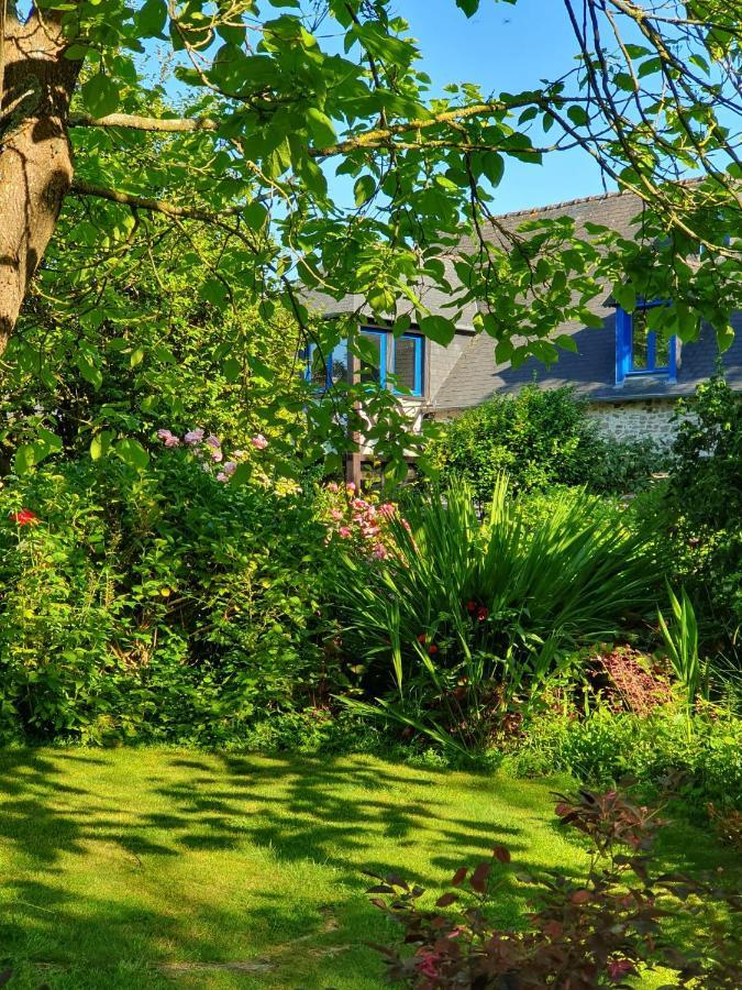 Maison En Pierre Dans Son Nid De Verdure Roz-Landrieux Экстерьер фото
